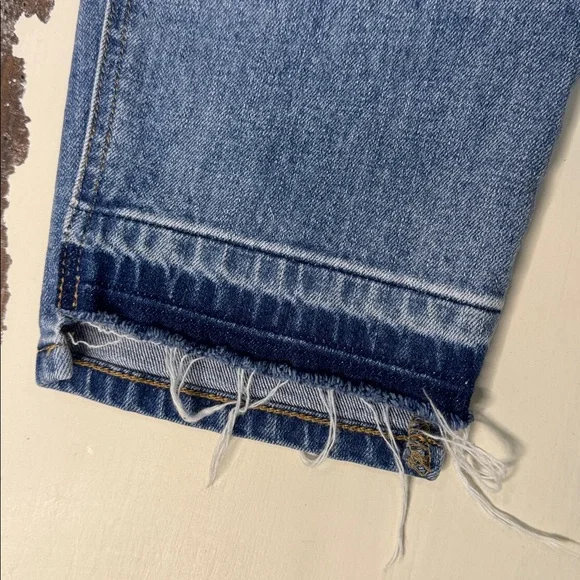 Old Navy Mid Rise Boyfriend Jeans Raw Hem Size 8 - Picture 5 of 6